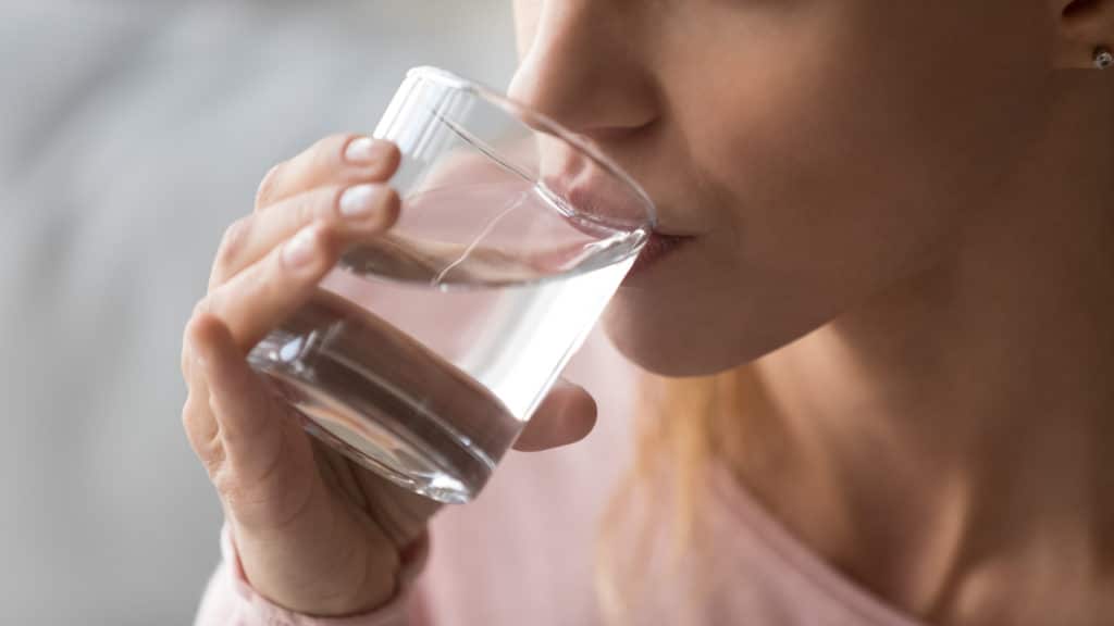 beber agua saludable en casa - prettywater